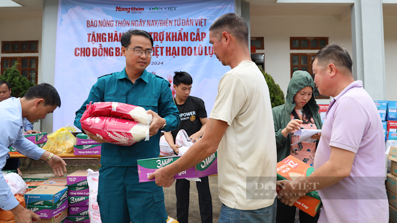 Báo Nông thôn Ngày nay/điện tử Dân Việt gửi những xuất qùa đến vùng lũ Sơn La - Ảnh 6.