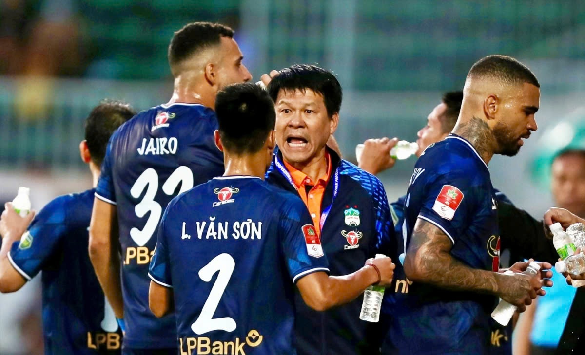 Đội bóng nhà bầu Đức xếp gần cuối tại V-League 2024-2025 ở thống kê này- Ảnh 1.