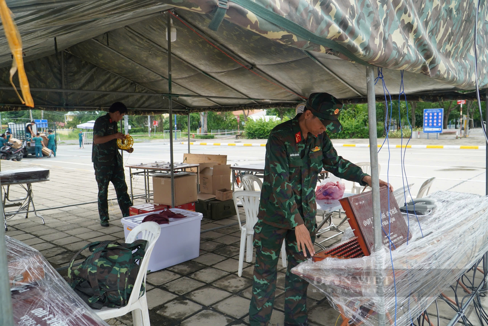 Những giàn pháo hoa chờ khai hỏa chào mừng Quốc khánh ở TP.HCM - Ảnh 4.