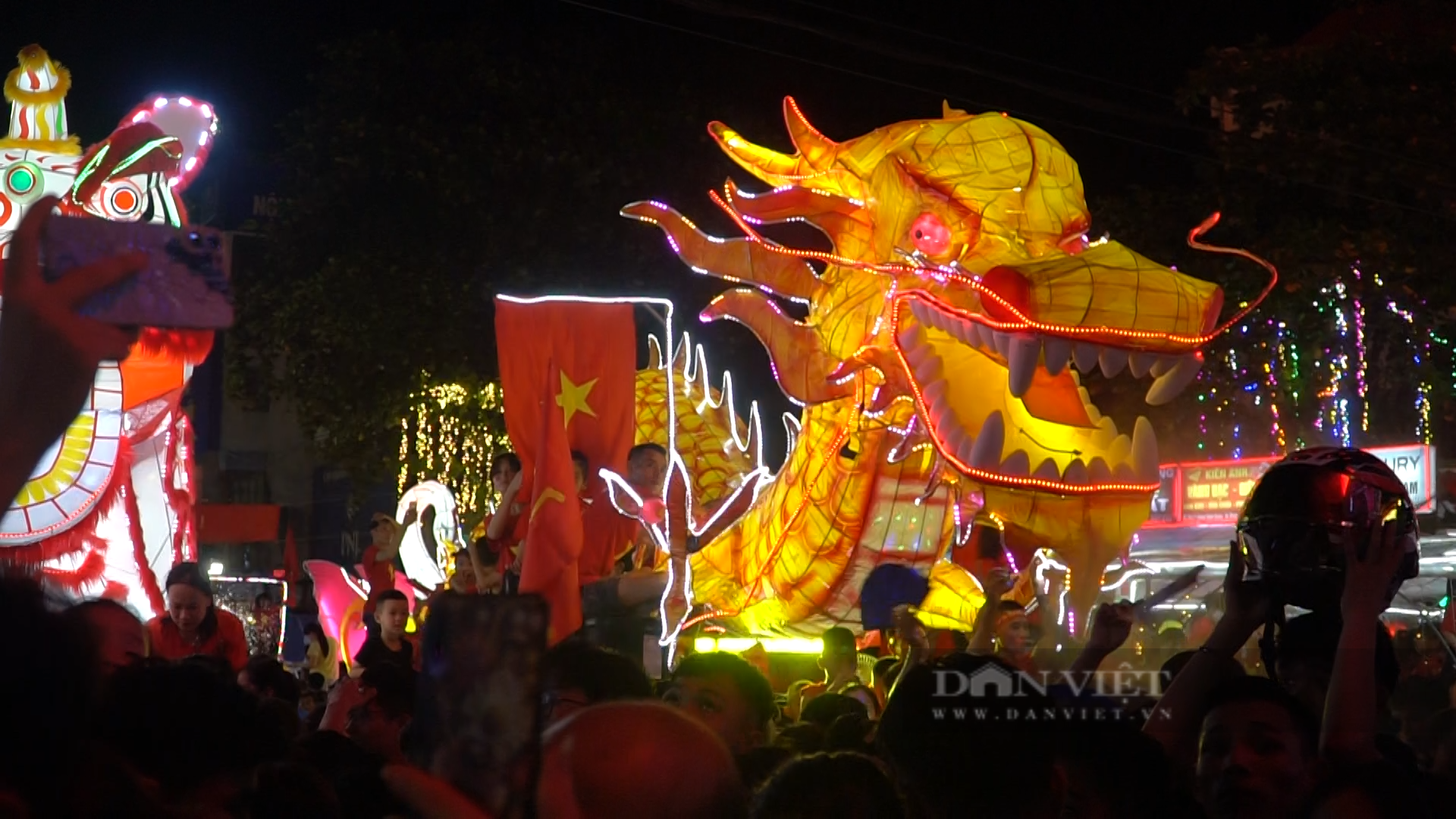 Phố phường Tuyên Quang trước Tết Trung thu: Người dân “cháy” hết mình nhưng cần cảnh giác một điều - Ảnh 2.