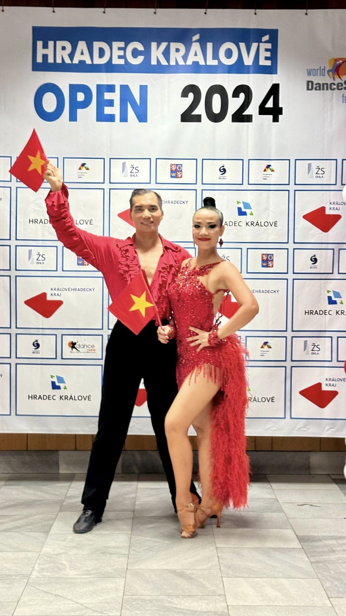 Cặp đôi dancesport Việt Nam lọt Top 50 thế giới lứa tuổi trung niên- Ảnh 1.