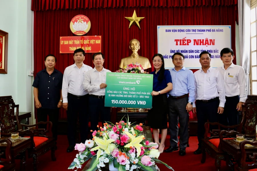 Vietcombank Nam Đà Nẵng chung tay hỗ trợ đồng bào bị thiệt hại do bão Yagi - Ảnh 1.