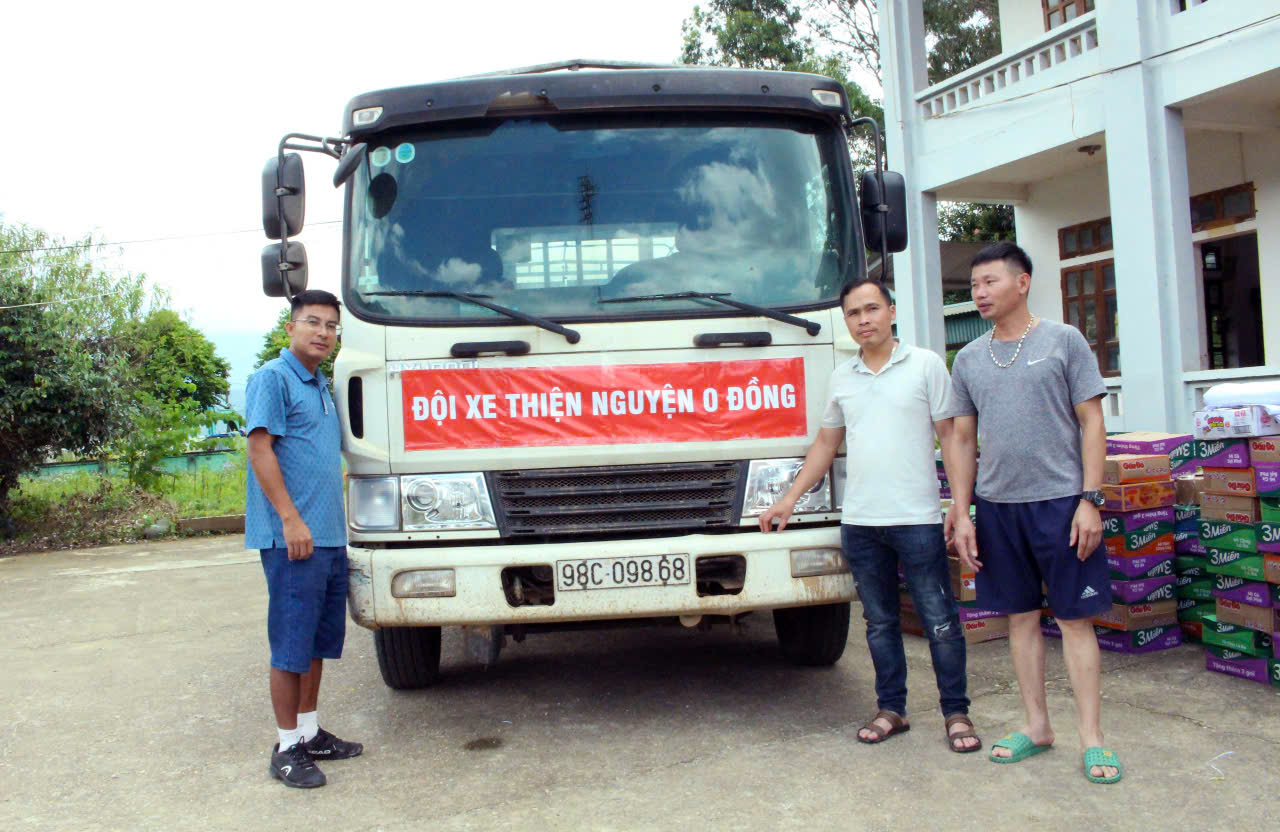 Báo Nông thôn Ngày nay/điện tử Dân Việt gửi những xuất qùa đến vùng lũ Sơn La - Ảnh 24.