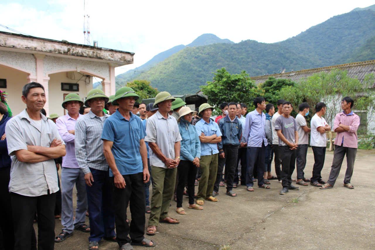 Báo Nông thôn Ngày nay/điện tử Dân Việt gửi những xuất qùa đến vùng lũ Sơn La - Ảnh 16.