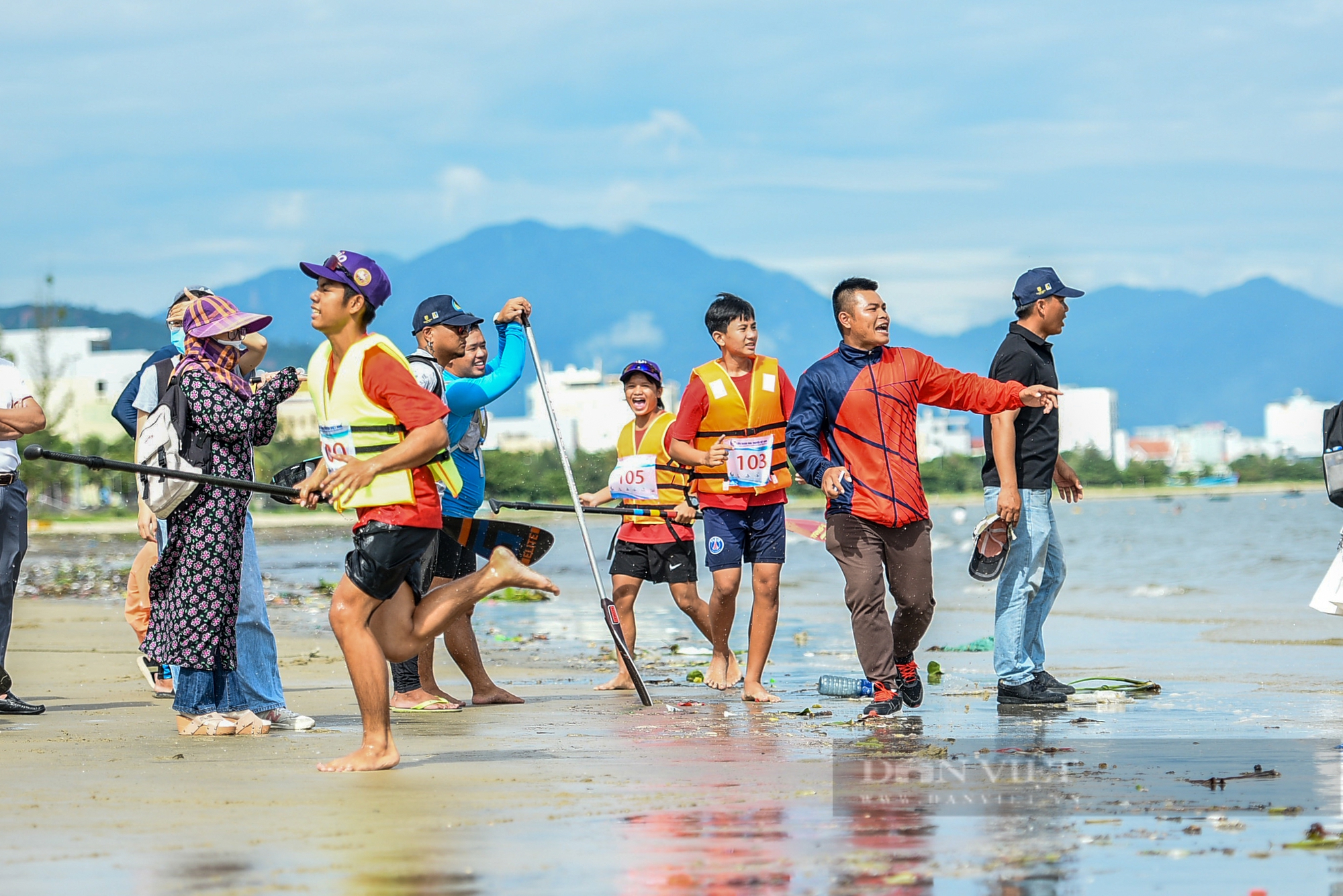 Tranh tài quyết liệt tại cuộc thi thuyền buồm, đua sup trên biển Đà Nẵng- Ảnh 12.