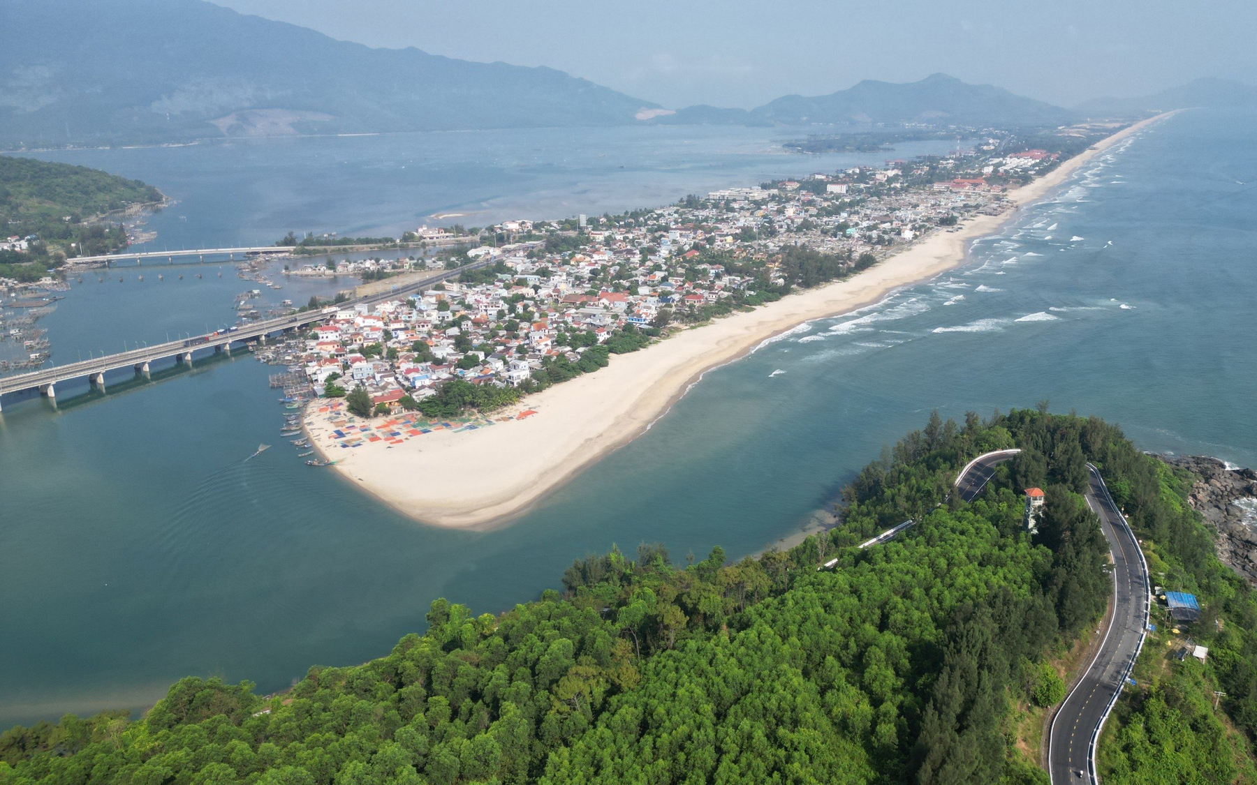 Bỏ lương cao về quê Đắk Lắk sáng chế máy nông nghiệp, chàng trai là Nông dân Việt Nam xuất sắc 2024 - Ảnh 4.