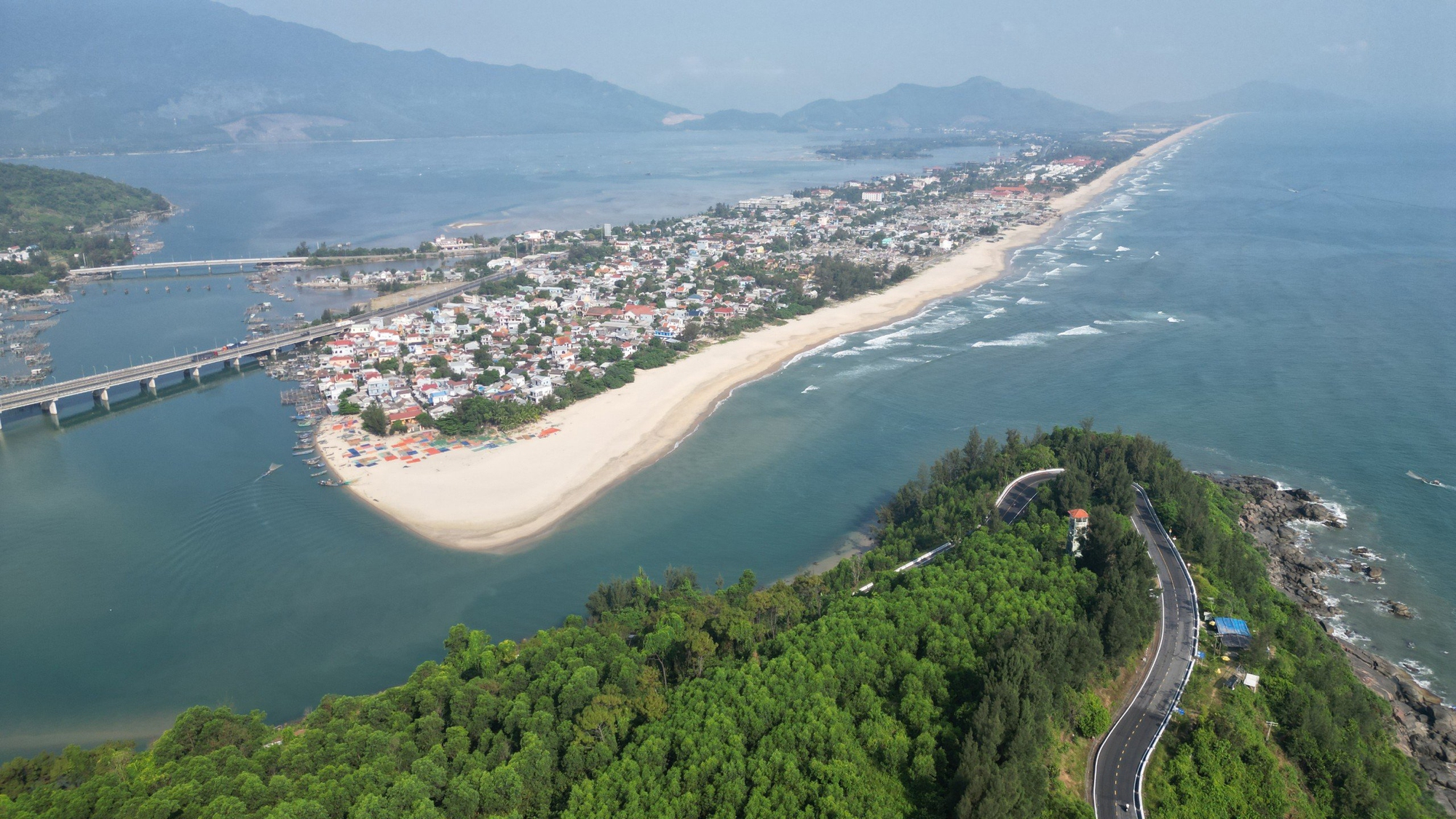 Một làng chài đẹp như phim ở TT-Huế sau này sao lại mang tên Lăng Cô, nơi la liệt chim hoang dã?- Ảnh 1.