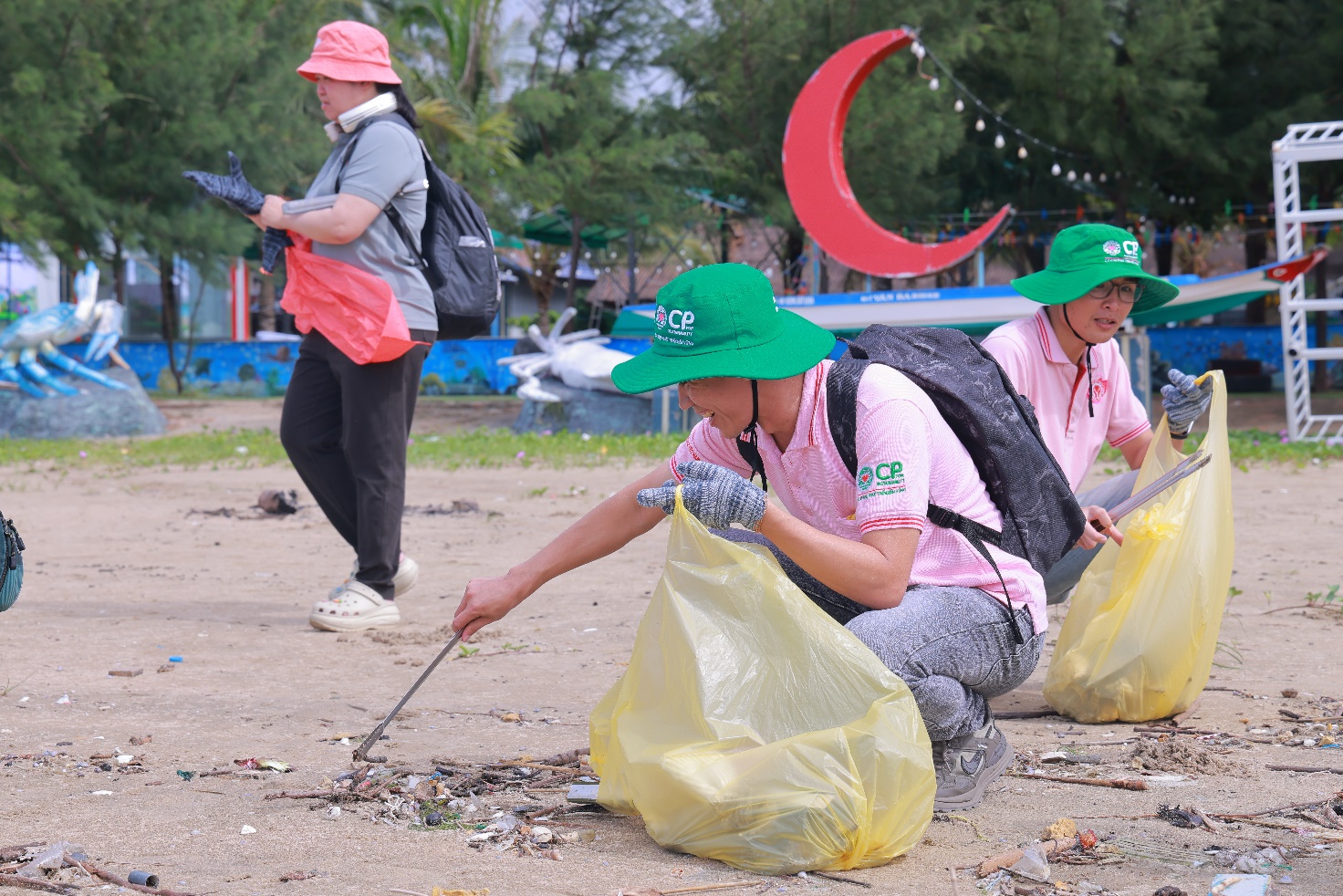 C.P. Việt Nam tham gia làm sạch bờ biển Phước Hưng - Ảnh 4.