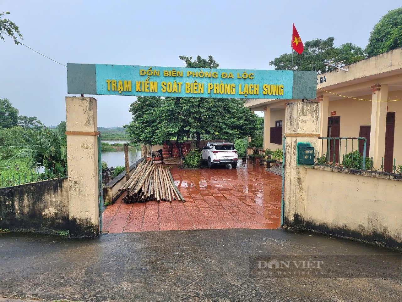 Phó Chủ tịch tỉnh Thanh Hóa Lê Đức Giang chỉ đạo kiểm tra tuyến đê bị nứt toác ở Hậu Lộc  - Ảnh 4.