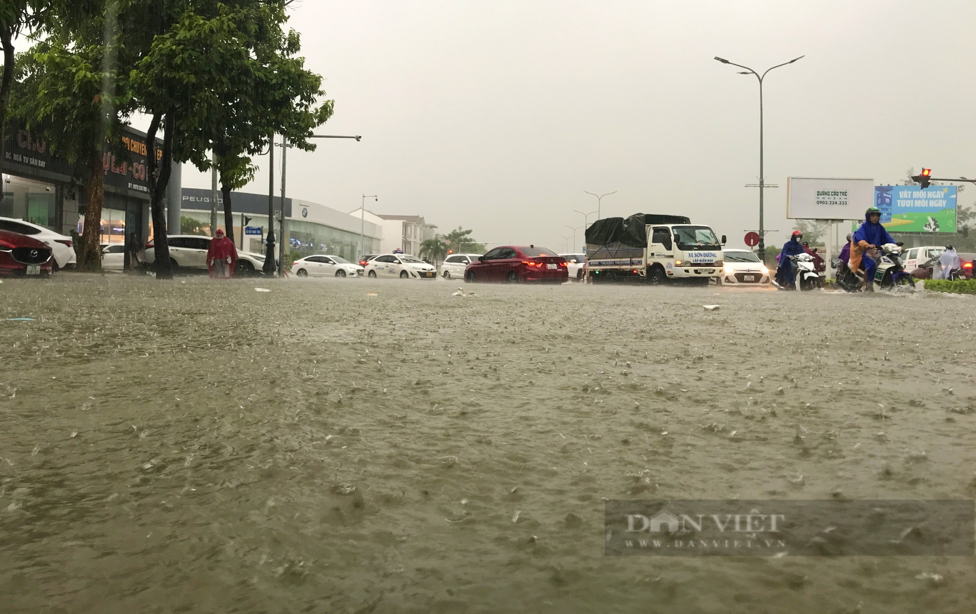 Nghệ An: Mưa lớn, nhiều tuyến đường thành phố Vinh ngập sâu- Ảnh 6.