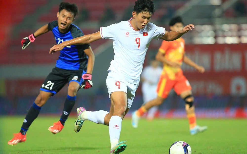 Kết quả U20 Việt Nam vs U20 Guam: Thủ môn U20 Guam nhận thẻ đỏ sau va chạm với tiền đạo U20 Việt Nam- Ảnh 4.