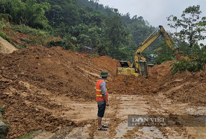 Mưa lớn gây sạt lở, tỉnh lộ 433 ở Hòa Bình ách tắc giao thông cục bộ- Ảnh 5.