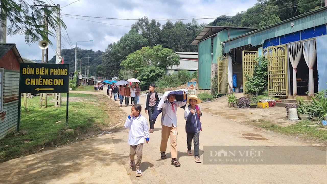 Báo Nông Thôn Ngày Nay/Dân Việt chia sẻ những khó khăn với người dân Chiềng On - Ảnh 1.