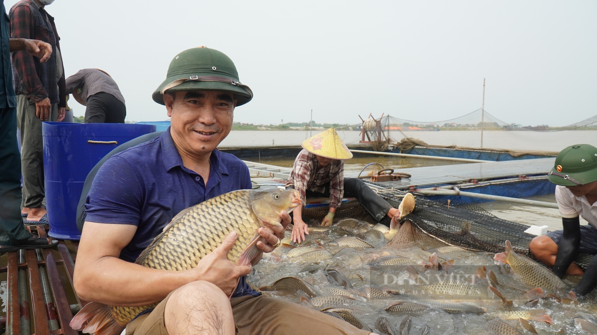 Nông dân Việt Nam xuất sắc 2024 đến từ Bắc Ninh là Giám đốc một HTX nuôi cá lồng trên sông Đuống - Ảnh 4.