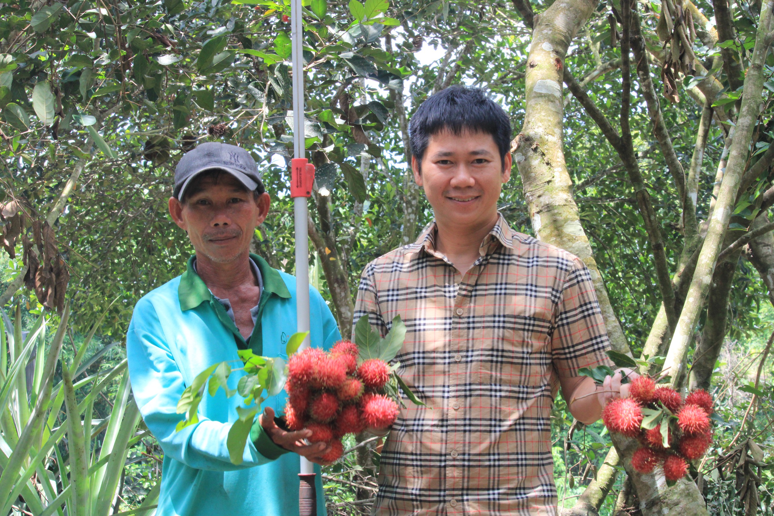 Một nông dân ở Khánh Vĩnh làm nông nghiệp kết hợp du lịch, khách nhìn là thích ăn tại vườn - Ảnh 6.