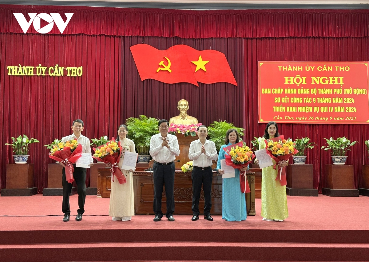 3 nữ cán bộ và Chánh Văn phòng Thành ủy được Ban Bí thư chỉ định chức vụ Đảng - Ảnh 1.