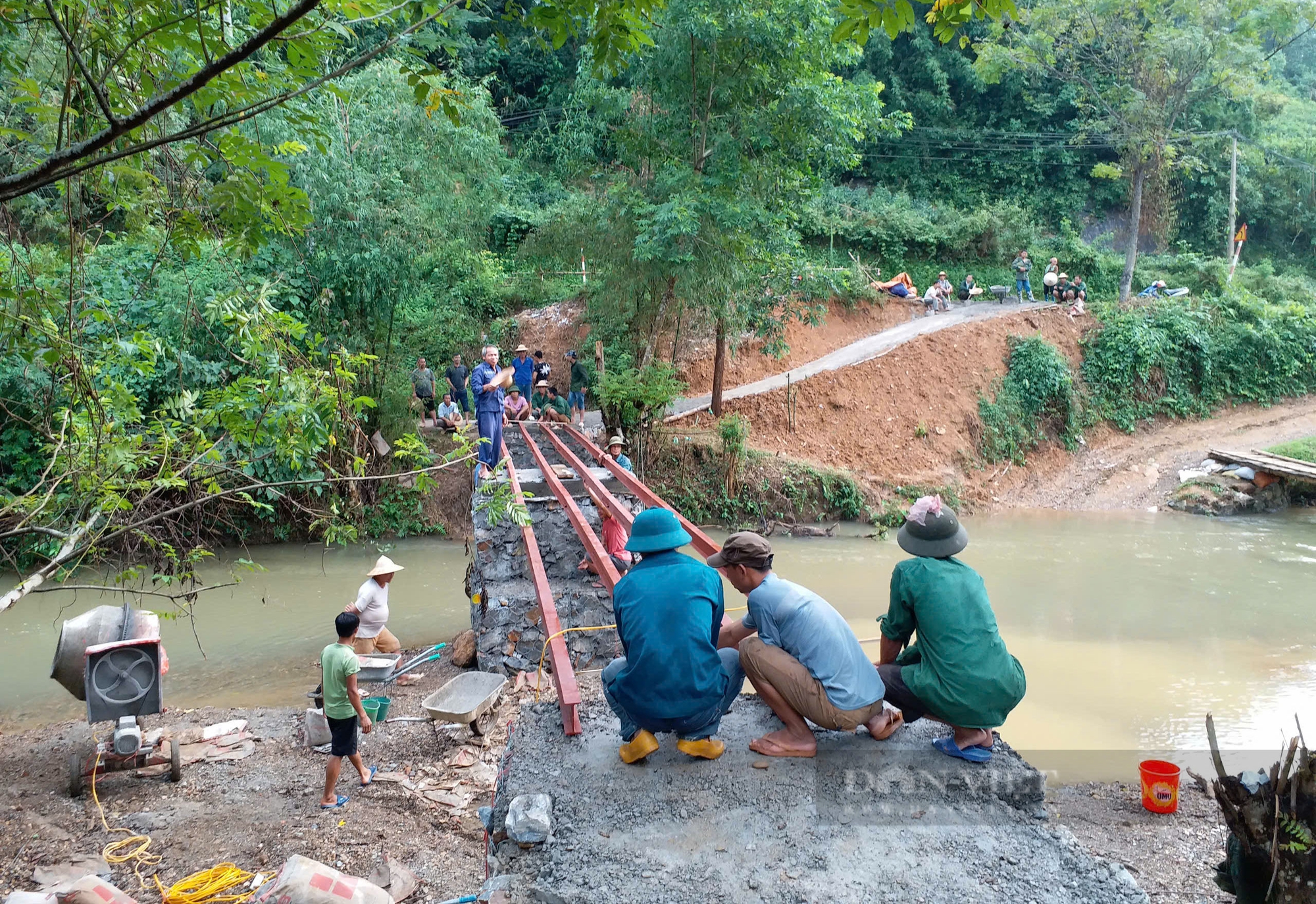 Bắc Kạn: Cần lắm những cây cầu cho trẻ đến trường - Ảnh 1.