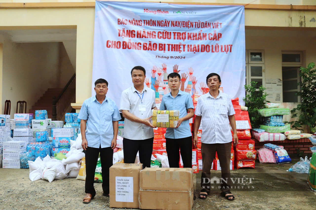 Báo Nông Thôn Ngày Nay/Dân Việt sẻ chia khó khăn với người dân và học sinh xã vùng cao Hòa Bình- Ảnh 4.