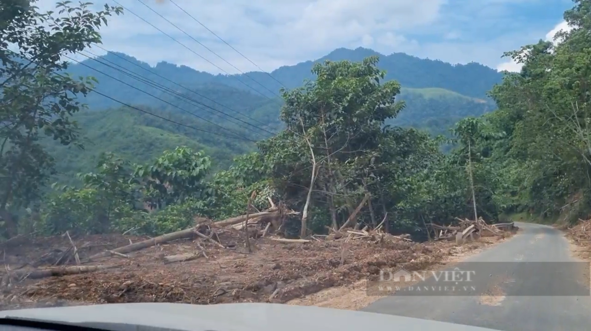 Báo NTNN/Dân Việt trao hàng trăm suất quà cho người dân vùng thiên tai ở huyện nghèo Đà Bắc - Ảnh 2.