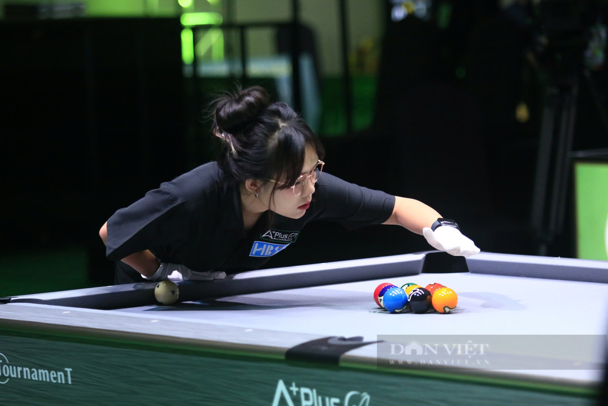 "Say" nhan sắc nữ trọng tài, cơ thủ billiards hạng 3 thế giới bị loại đau đớn- Ảnh 2.