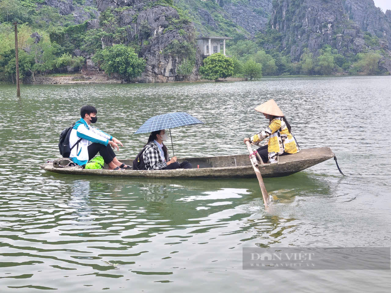 Hành trình đến trường trên những con thuyền không phao cứu sinh- Ảnh 2.