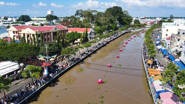 Nguyên Thủ tướng Nguyễn Tấn Dũng dâng hương tưởng nhớ Anh hùng dân tộc Nguyễn Trung Trực hy sinh- Ảnh 8.