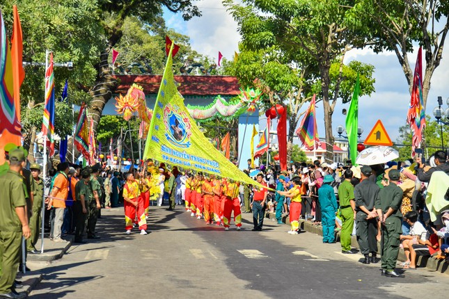 Nguyên Thủ tướng Nguyễn Tấn Dũng dâng hương tưởng nhớ Anh hùng dân tộc Nguyễn Trung Trực hy sinh- Ảnh 7.