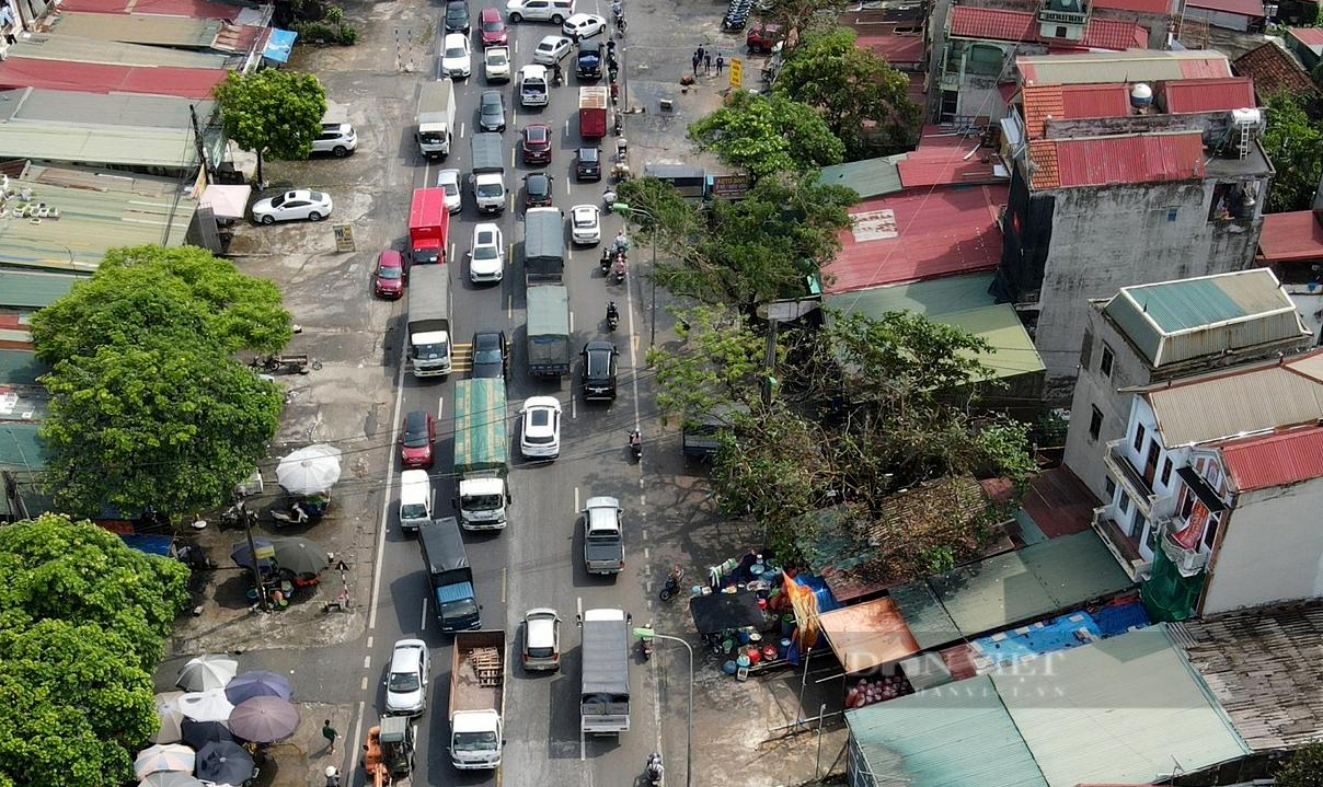 Cảnh ùn tắc, ổ gà chằng chịt trên quốc lộ 6 đoạn Hà Đông - Xuân Mai dài 21 km - Ảnh 3.