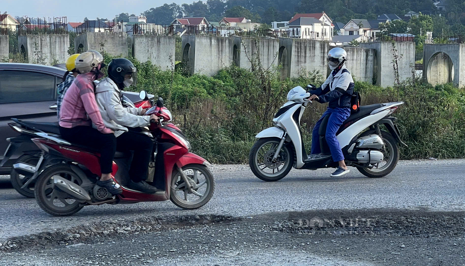 Cảnh ùn tắc, ổ gà chằng chịt trên quốc lộ 6 đoạn Hà Đông - Xuân Mai dài 21 km - Ảnh 8.