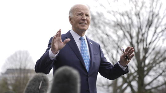 WSJ: Tổng thống Mỹ Biden đang từ bỏ lời hứa của mình về Ukraine - Ảnh 1.