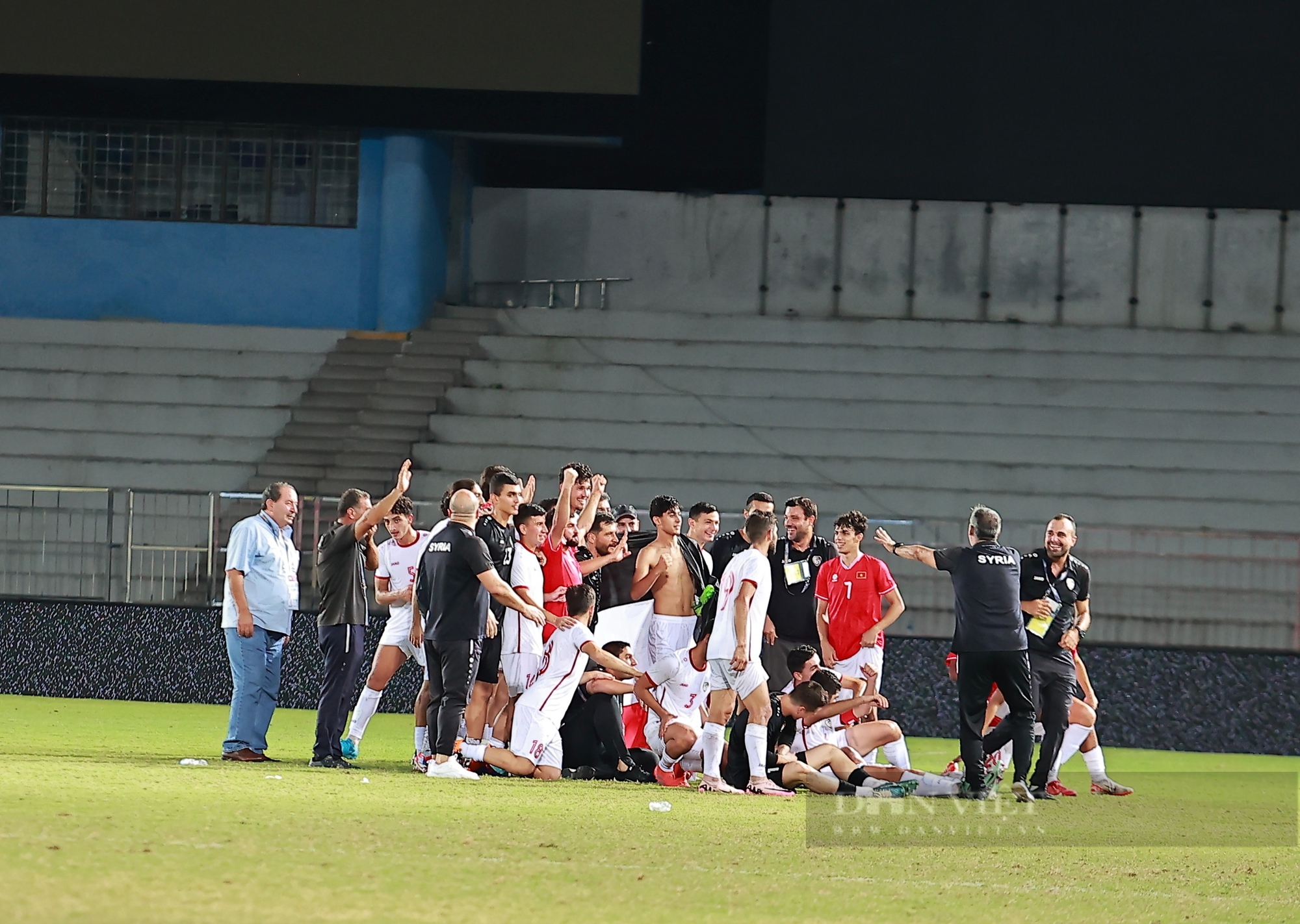 Các cầu thủ U20 Việt Nam được gia đình động viên sau trận thua U20 Syria - Ảnh 7.