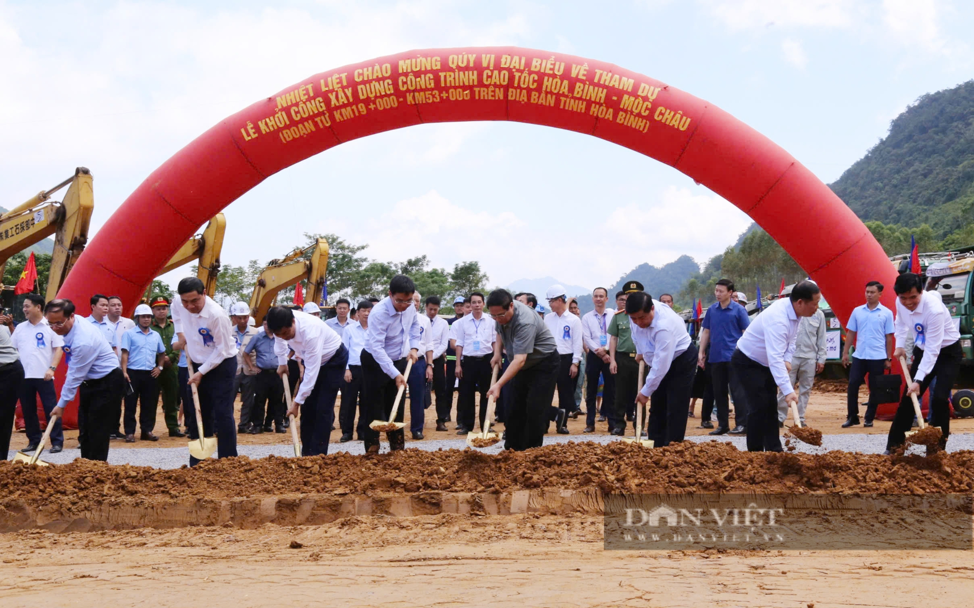 Thủ tướng Chính phủ Phạm Minh Chính dự Lễ khởi công cao tốc Hòa Bình – Mộc Châu gần 10.000 tỷ đồng - Ảnh 5.