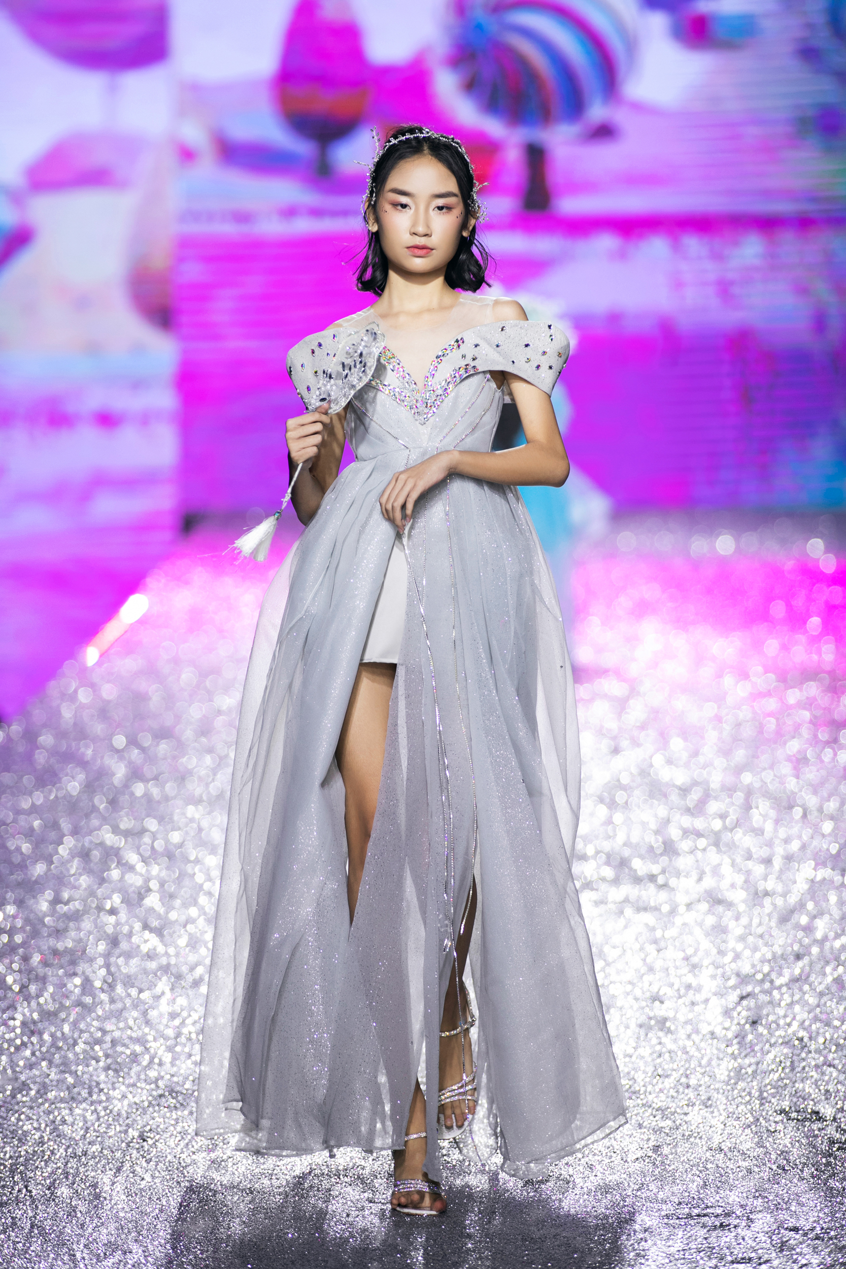 Mẫu teen Sarah Trần tỏa sáng tại Destination Runway Fashion Week 2024 - Ảnh 6.