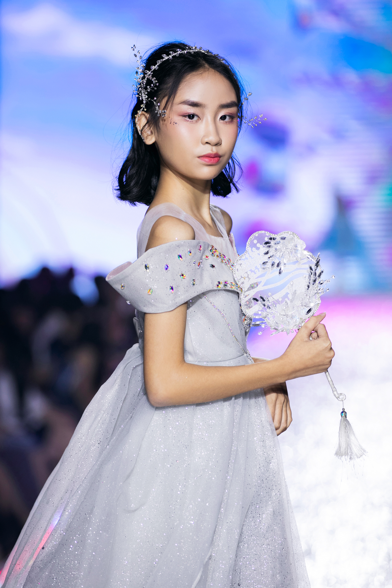 Mẫu teen Sarah Trần tỏa sáng tại Destination Runway Fashion Week 2024 - Ảnh 3.