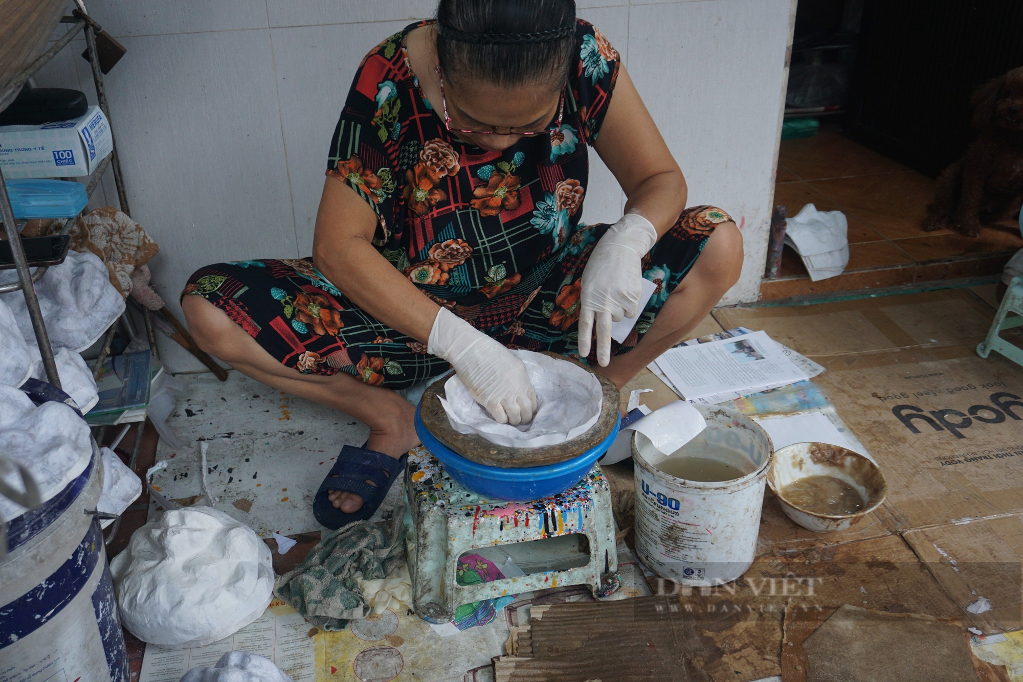 Cặp vợ chồng hơn 40 năm miệt mài làm món đồ chơi "đặc biệt" này vào dịp Tết Trung thu- Ảnh 1.