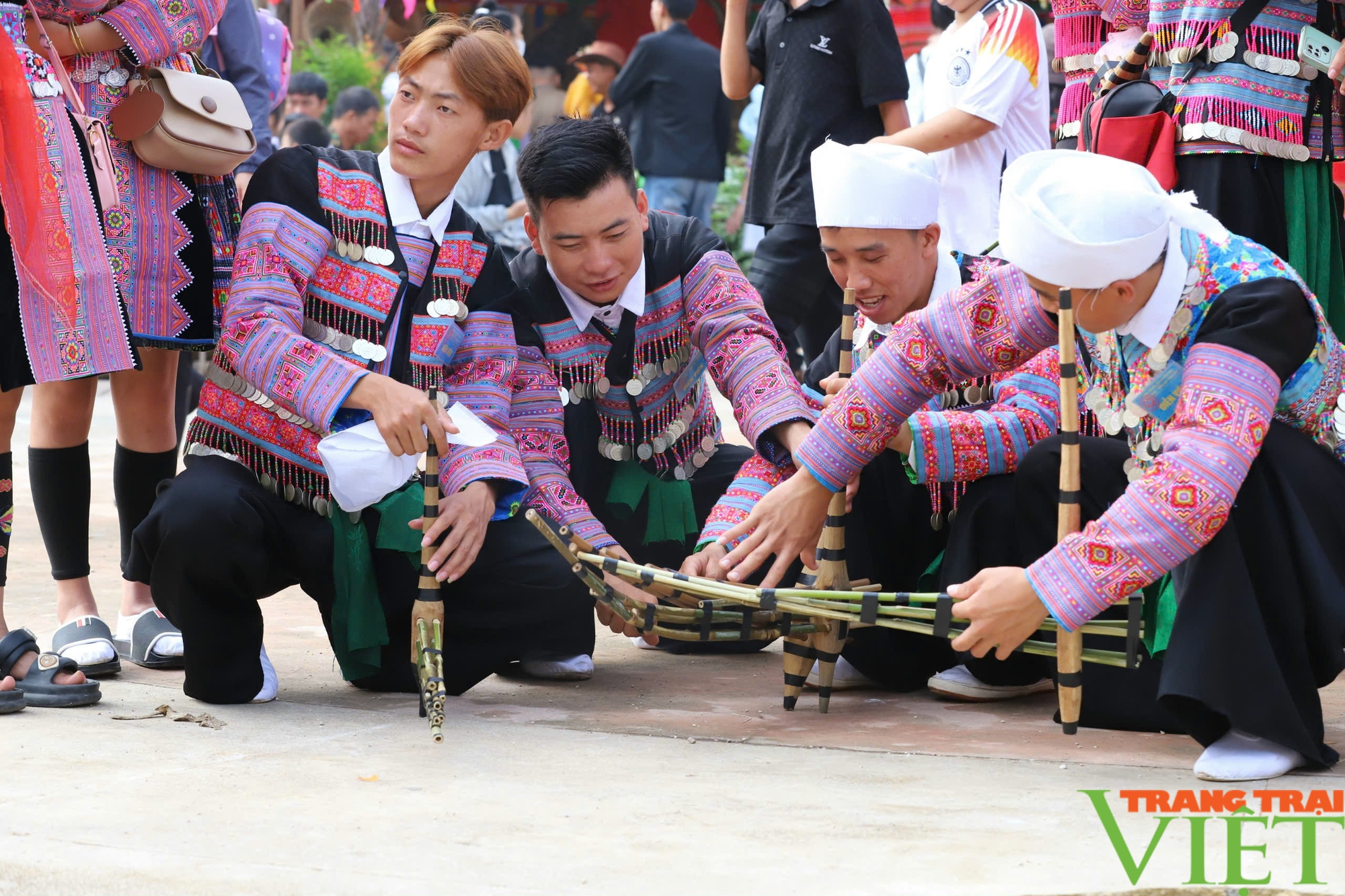 Lên Mộc Châu thưởng thức ẩm thực, trải nghiệm không gian văn hóa của đồng bào vùng cao - Ảnh 2.