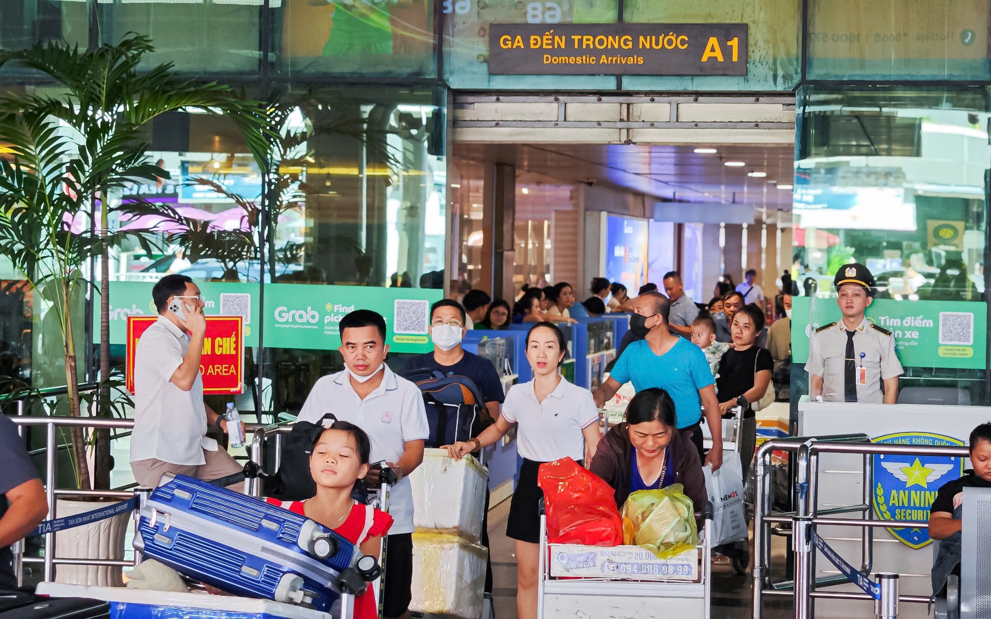 Cục Hàng không tăng tần suất máy bay hạ, cất cánh tại sân bay Tân Sơn Nhất dịp Tết 2025 - Ảnh 2.