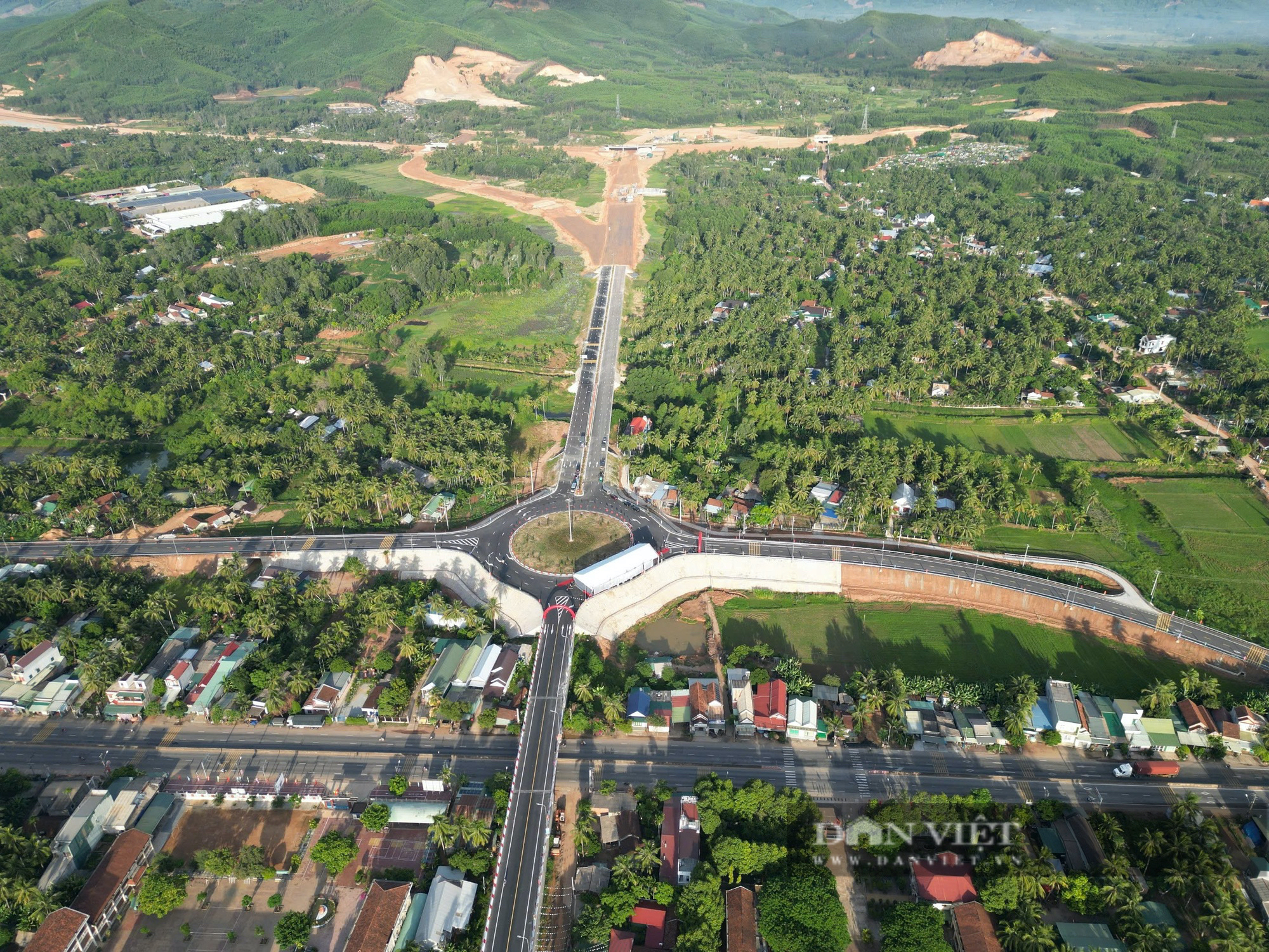 Bình Định sẽ thanh tra các dự án, xử lý nghiêm nhà thầu thi công kém chất lượng để làm gương - Ảnh 2.