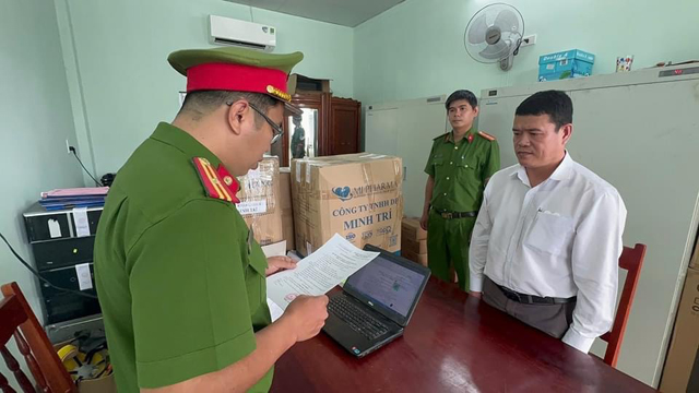 Khởi tố Chủ tịch xã, cán bộ huyện, Giám đốc và Phó Giám đốc doanh nghiệp ở Quảng Ngãi- Ảnh 1.