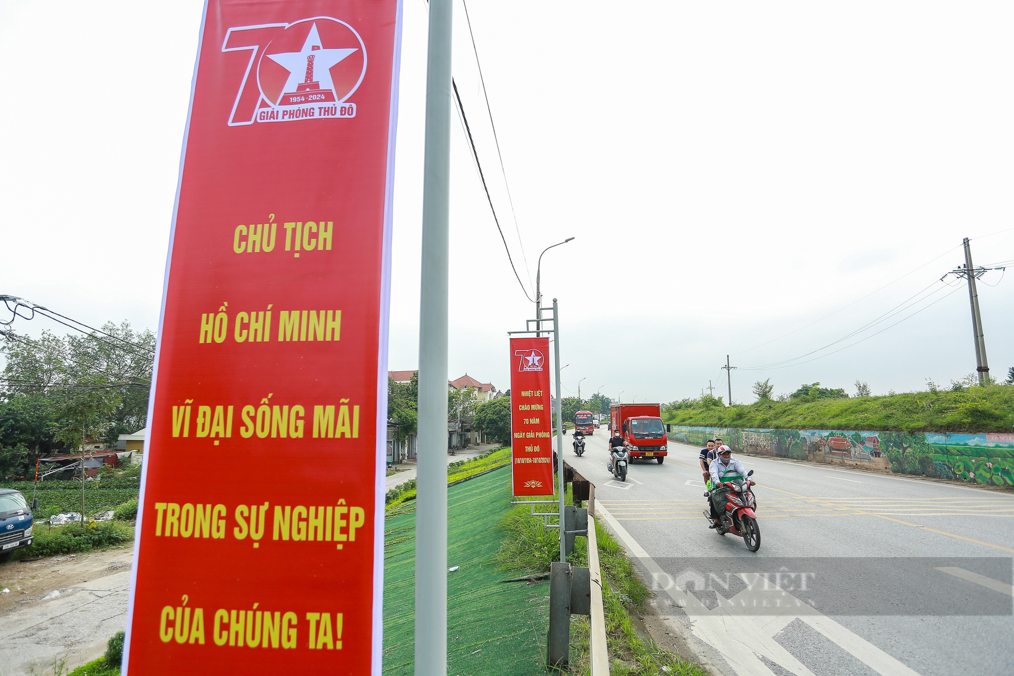 Ngoại thành Hà Nội trang hoàng cờ hoa rực rỡ chào mừng 70 năm Ngày Giải phóng Thủ đô - Ảnh 13.