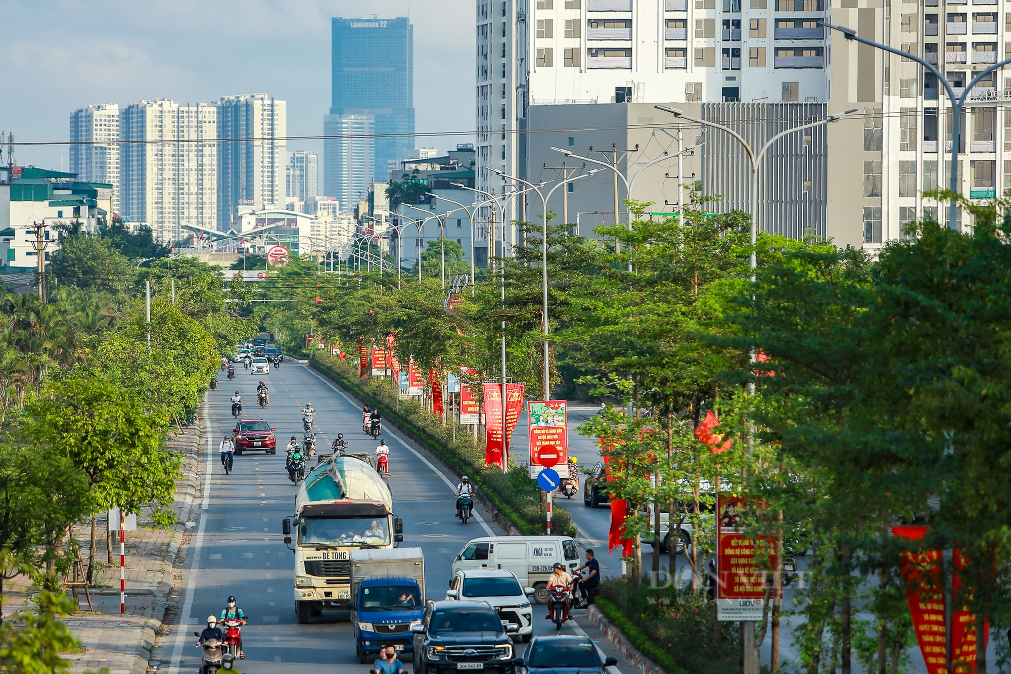 Ngoại thành Hà Nội trang hoàng cờ hoa rực rỡ chào mừng 70 năm Ngày Giải phóng Thủ đô - Ảnh 1.