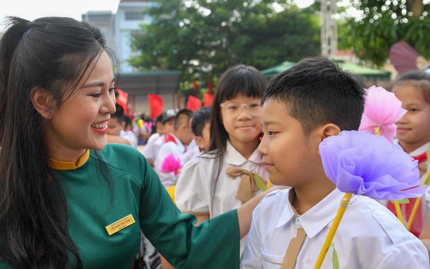 Lễ khai giảng tại ngôi trường đặc biệt nhất Hà Nội: Học sinh dùng tay "hát" Quốc ca- Ảnh 9.