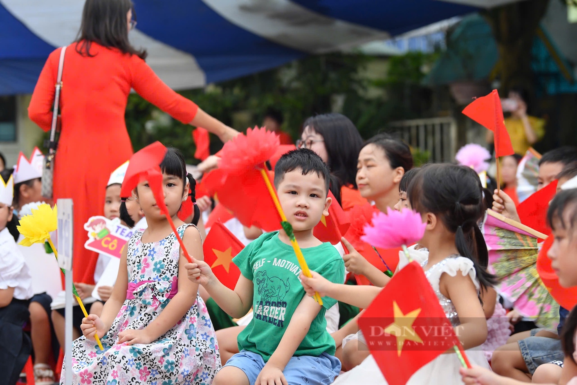 Lễ khai giảng tại ngôi trường đặc biệt nhất Hà Nội: Học sinh dùng tay "hát" Quốc ca- Ảnh 7.