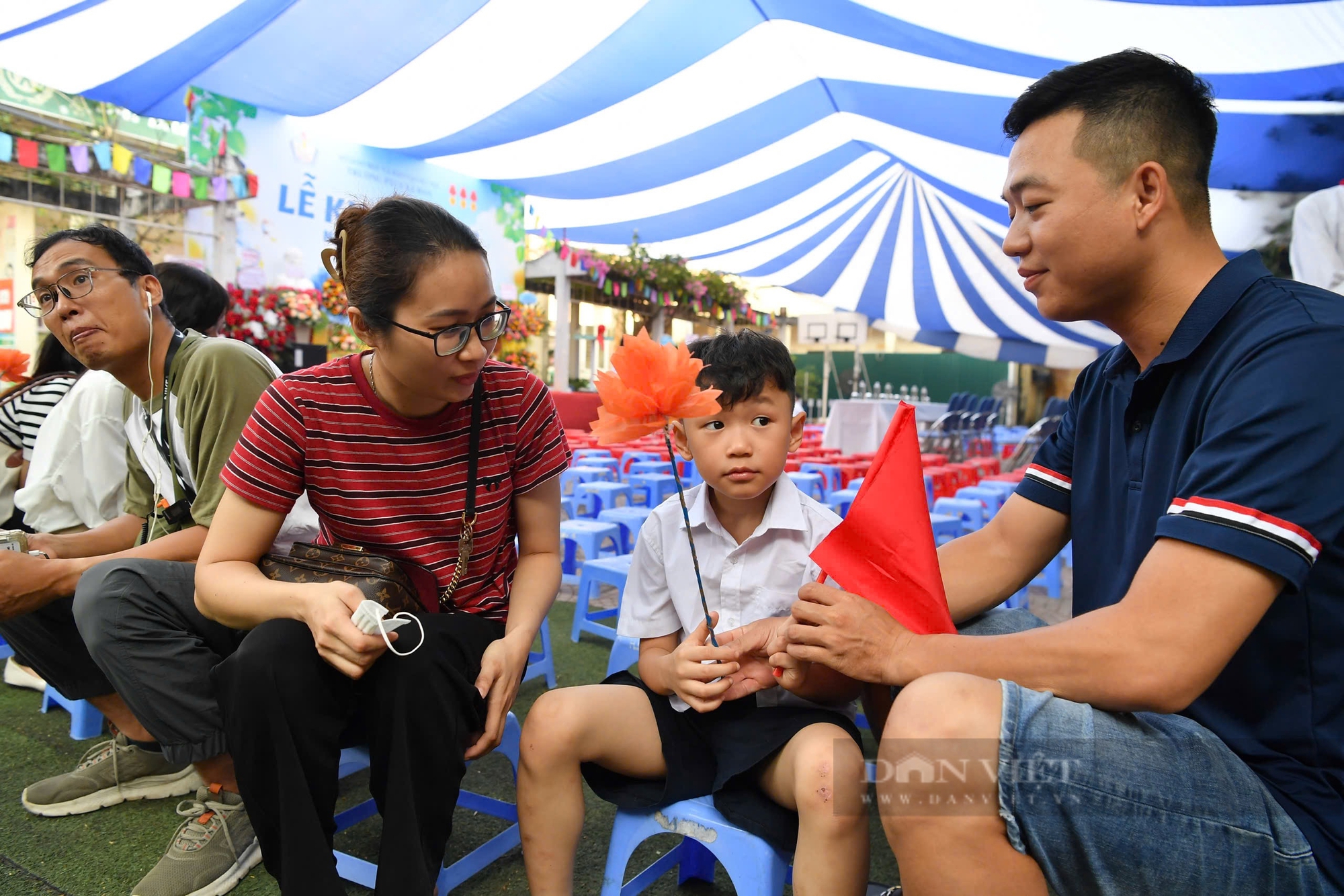 Lễ khai giảng tại ngôi trường đặc biệt nhất Hà Nội: Học sinh dùng tay "hát" Quốc ca- Ảnh 8.