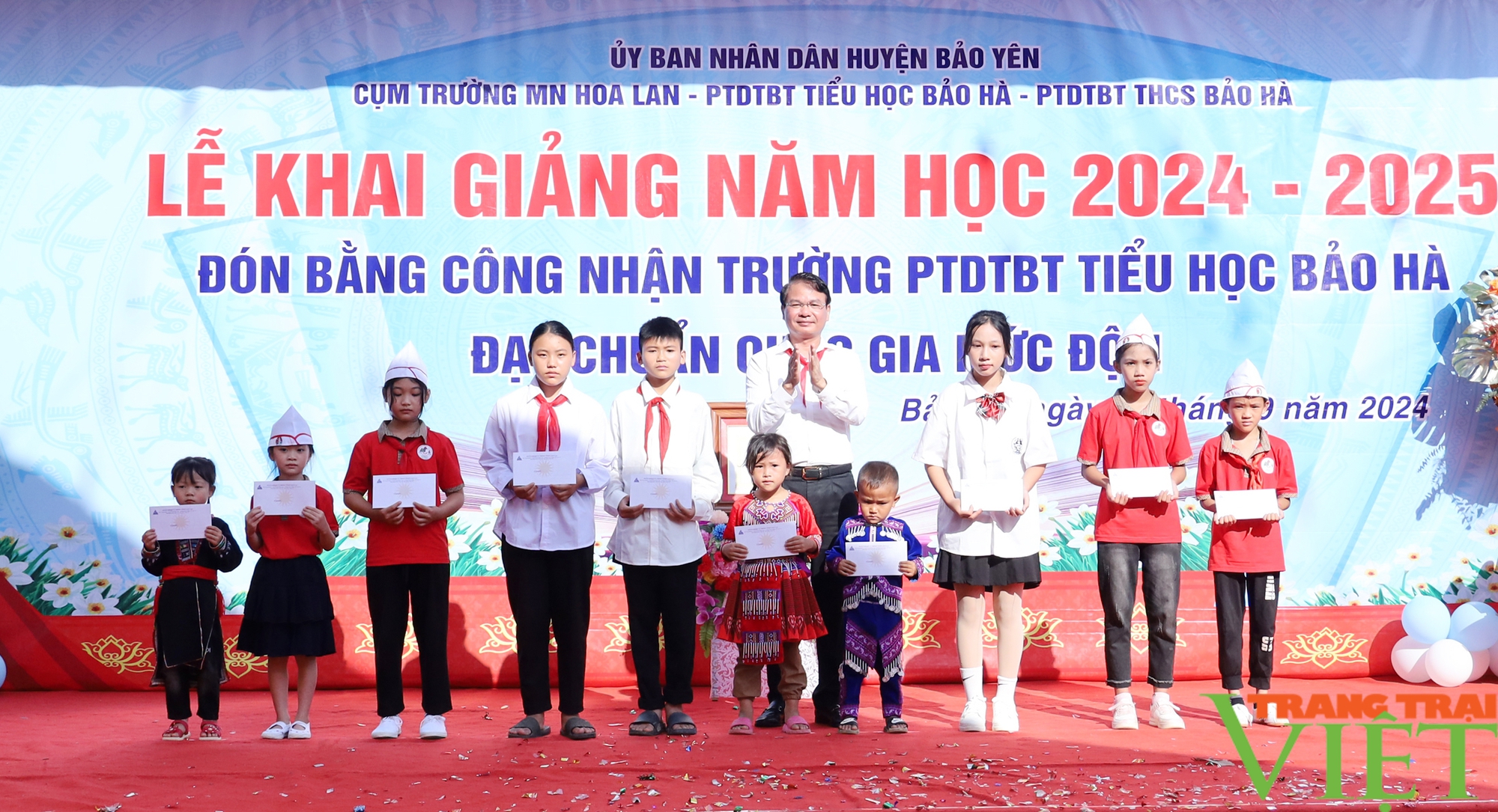 Bí thư Tỉnh uỷ Lào Cai dự lễ khai giảng năm học mới tại Bảo Yên - Ảnh 5.