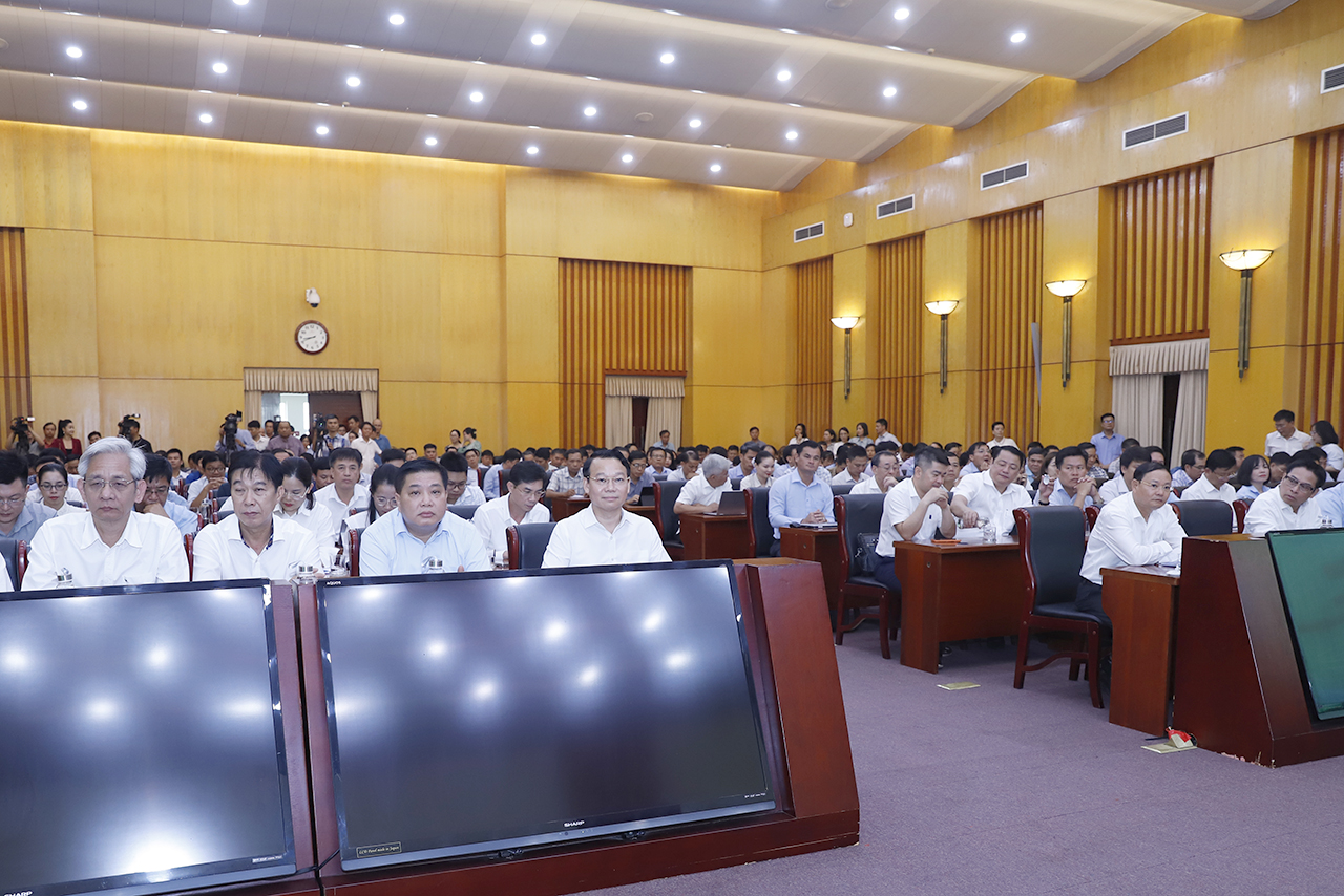 Bộ trưởng Đỗ Đức Duy "thúc" địa phương sớm ban hành quyết định đưa Luật Đất đai 2024 vào cuộc sống- Ảnh 2.