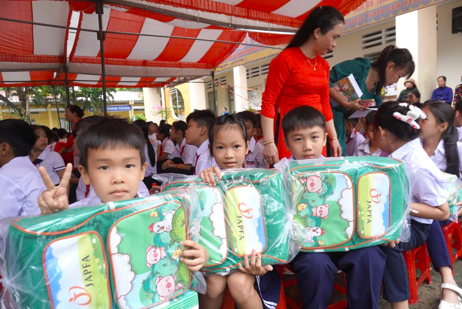 JAPFA tiếp nối hành trình “Trao gửi yêu thương - Cùng em đến trường”- Ảnh 3.