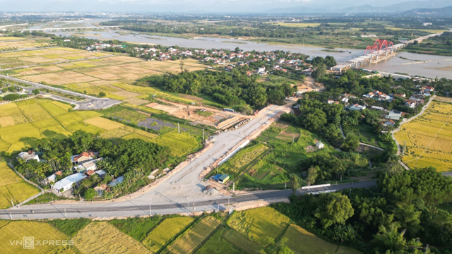 Quảng Ngãi điều chỉnh phương án tăng thu để dành 2.400 tỷ tạo nguồn cải cách tiền lương - Ảnh 3.