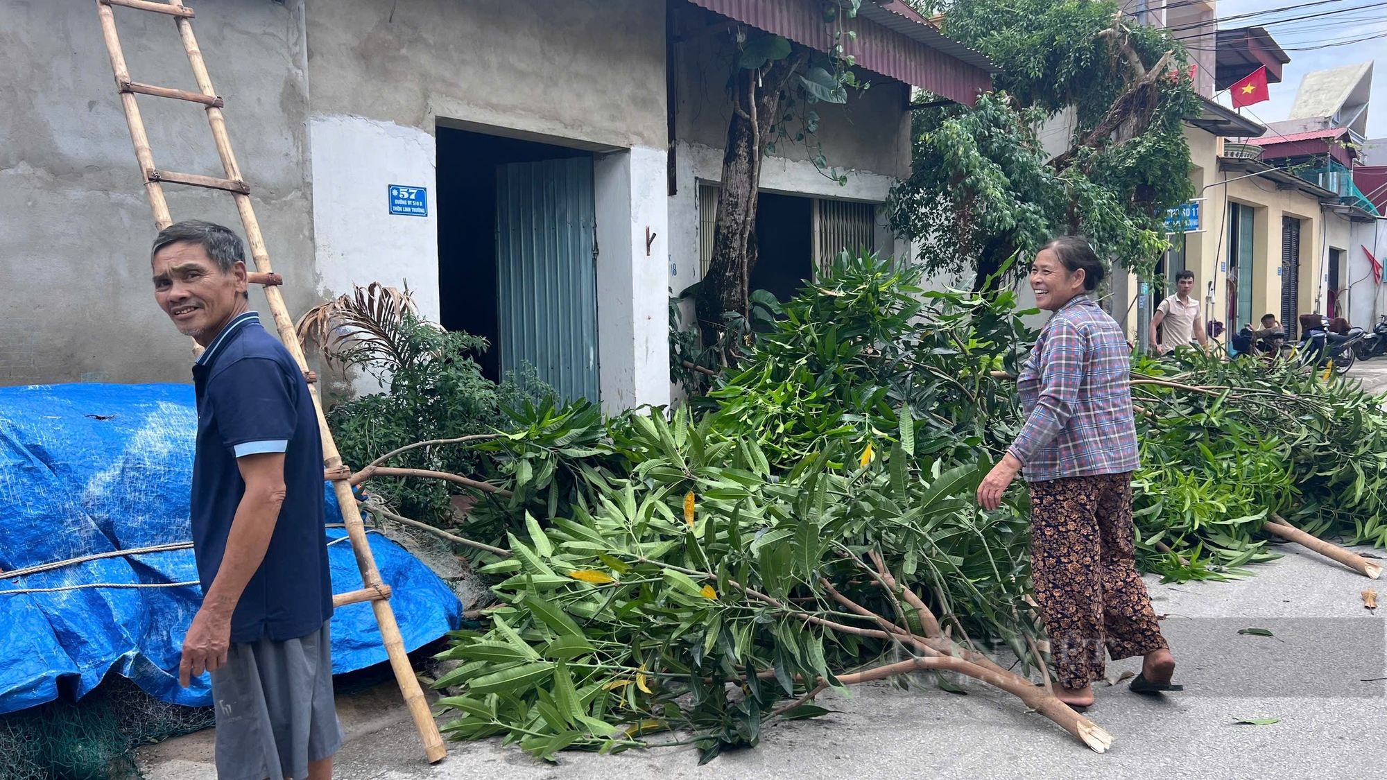 Thanh Hóa: Người dân ven biển hối hả ứng phó với bão số 3 - Ảnh 6.