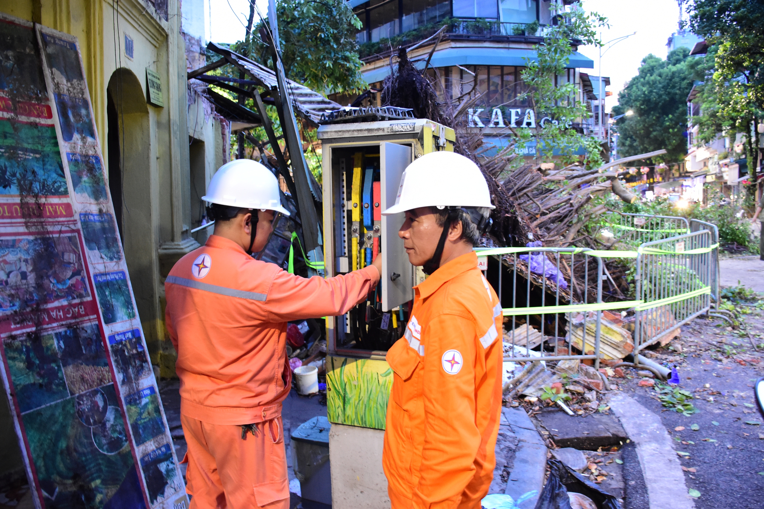 EVNHANOI triển khai phương án phòng chống bão số 3, đảm bảo an toàn cho hệ thống điện Hà Nội